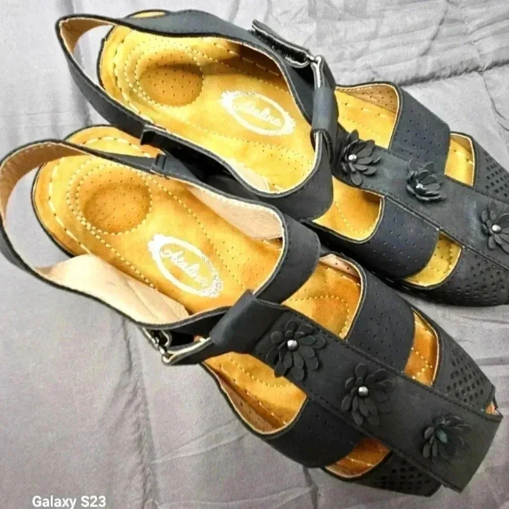 Atalina sandals. NWOT - Picture 4 of 6